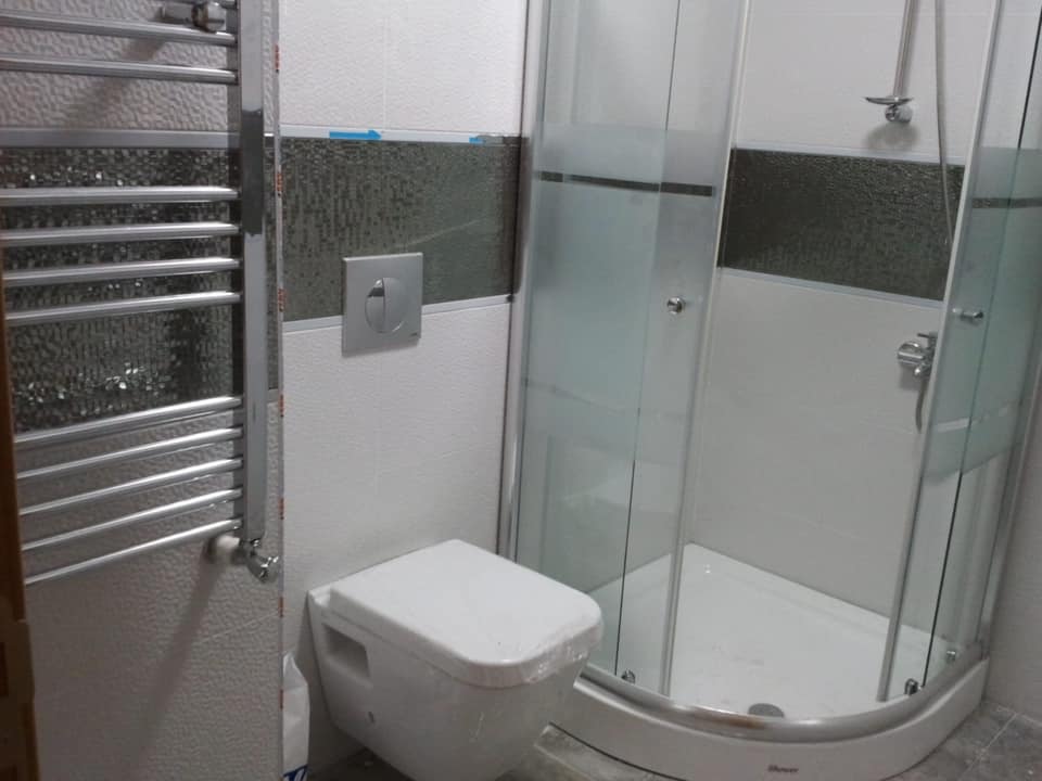 Banyolarda Sık Karşılaşılan Gider Tıkanıklıklarının Profesyonel Ekipmanlarla Açılması ve Kötü Kokuların Giderilmesi